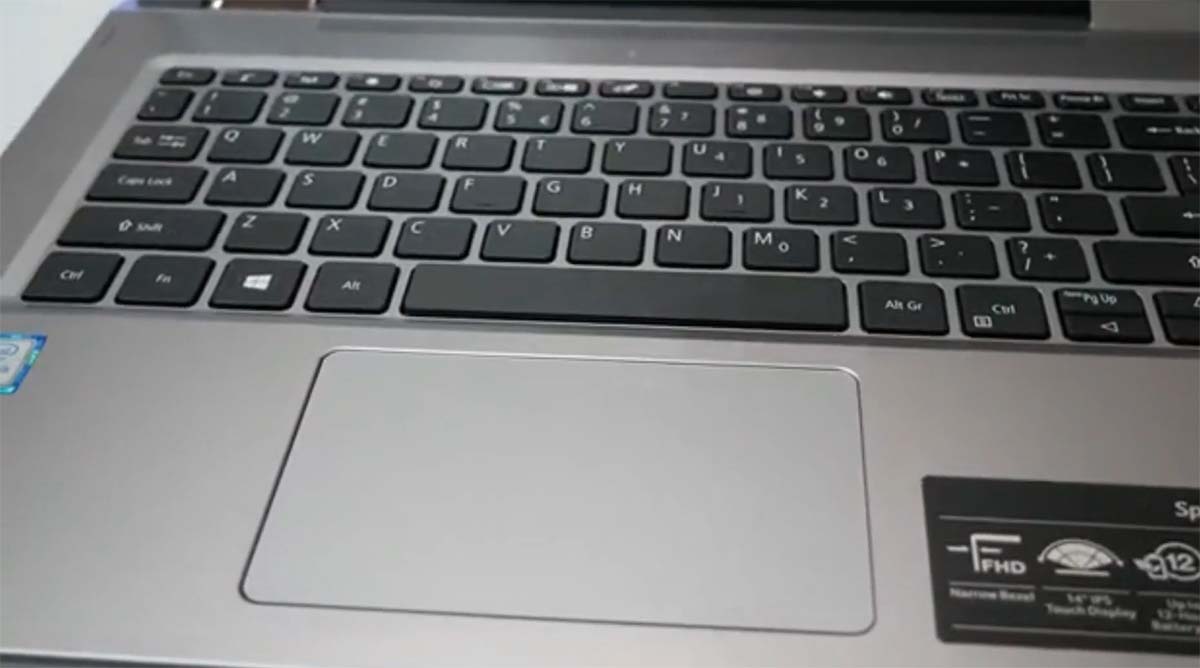 Acer Spin 3 Convertible Laptop keyboard dari bawah