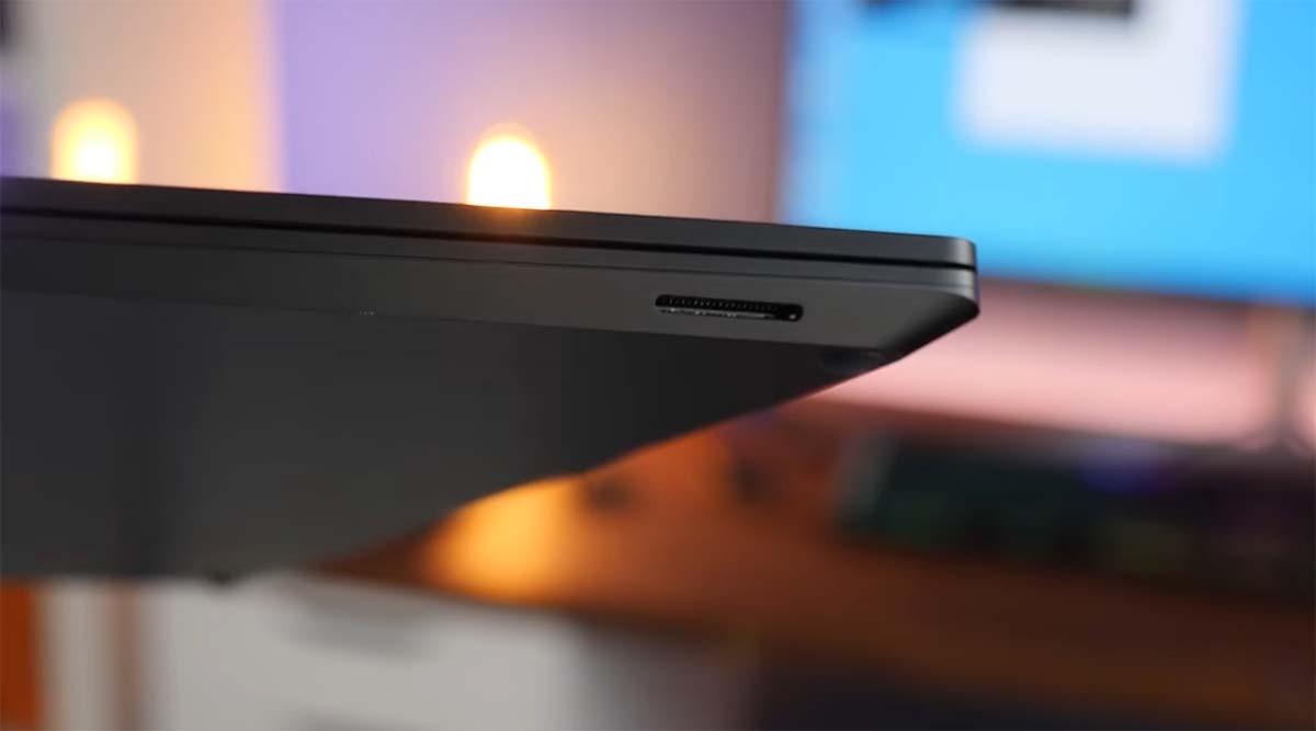 Microsoft Surface Laptop 3 (13.5-inch) port kanan